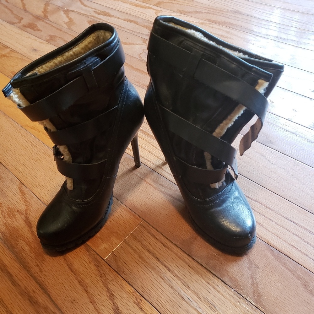 Simply Vera Wang Boots